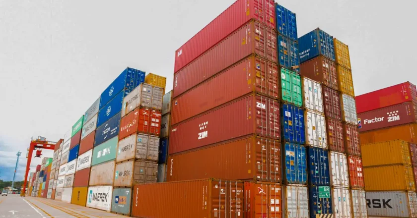 Balança comercial tem saldo positivo de US$ 6,1 bi em agosto
